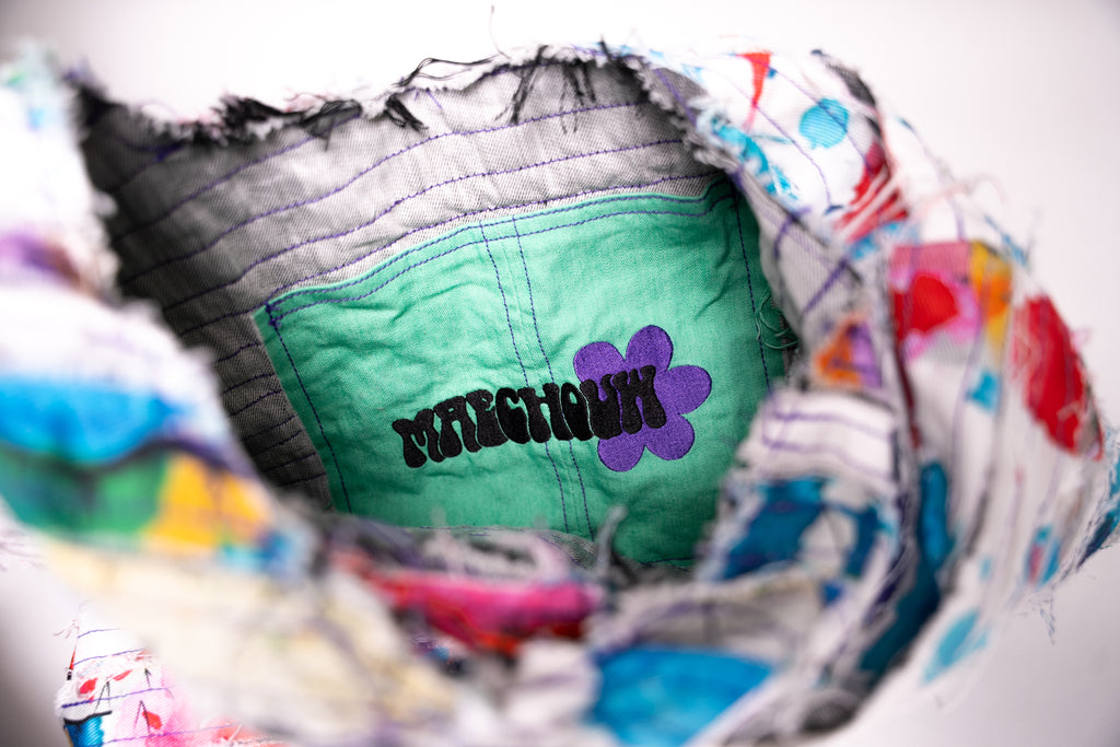 Sac en jean fait main en France, pièce unique créée à partir de chutes de tissu. Une création artisanale, durable et éco-responsable pour un style unique et plein de caractère.