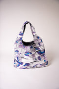 Sac en jean fait main en France, pièce unique créée à partir de chutes de tissu. Une création artisanale, durable et éco-responsable pour un style unique et plein de caractère.